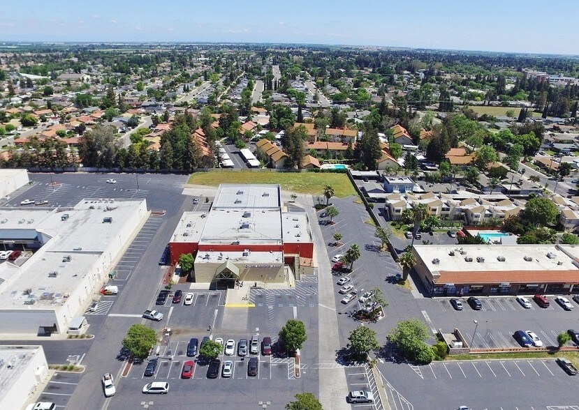More Photos Of 2710 Geer Rd, Turlock Freestanding For Lease