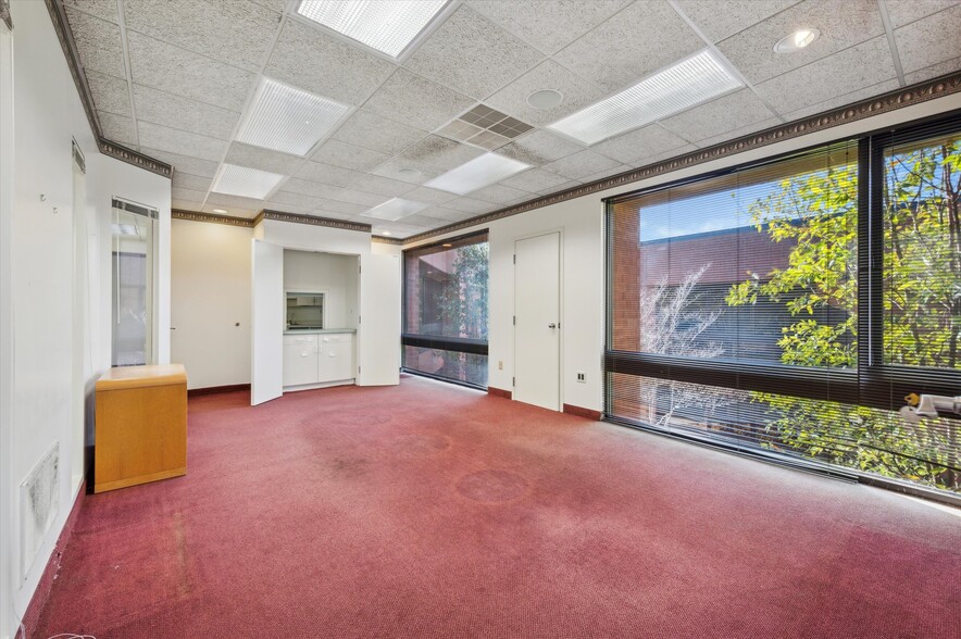 More Photos Of 486 Norristown Rd, Blue Bell Office For Lease