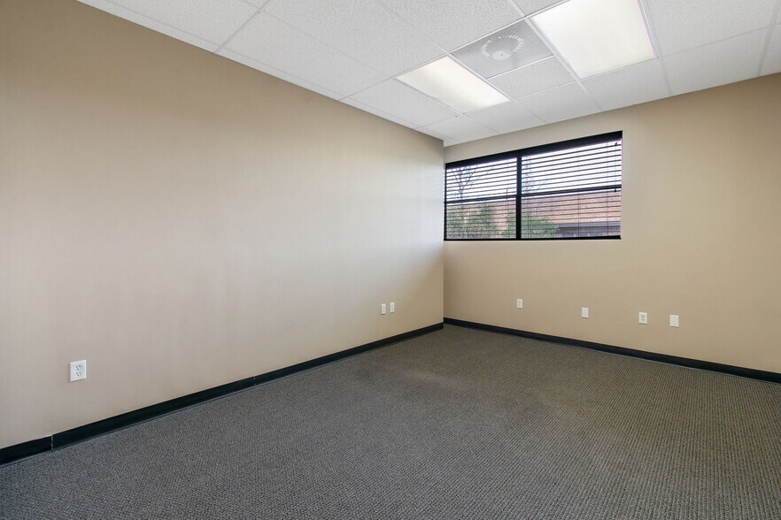 More Photos Of 21755 N I-45 Fwy, Spring Flex For Sale