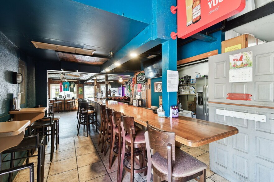 More Photos Of 3007 6th St S, Saint Petersburg Bar For Sale