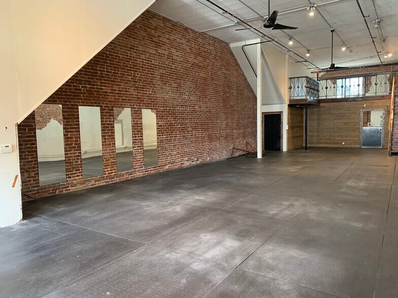 More Photos Of 62-66 Windward Ave, Venice Storefront Retail Office For Lease