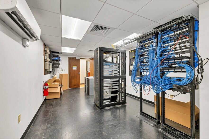 More Photos Of 81 Whittier Hwy, Moultonborough Office For Sale