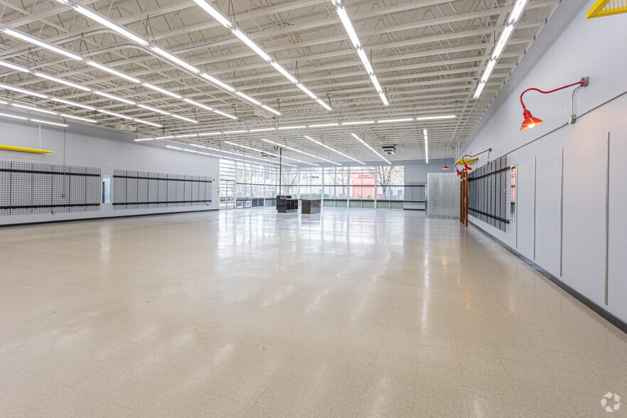 More Photos Of 31430 Pacific Hwy S, Federal Way Freestanding For Lease