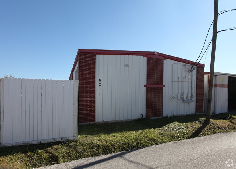 More Photos Of 6201 Royalton St, Houston Warehouse For Sale