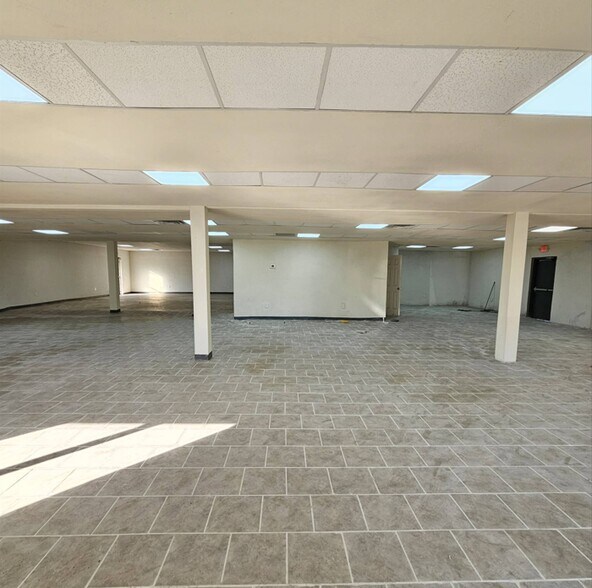 More Photos Of 4620 W Fuqua St, Houston Freestanding For Lease