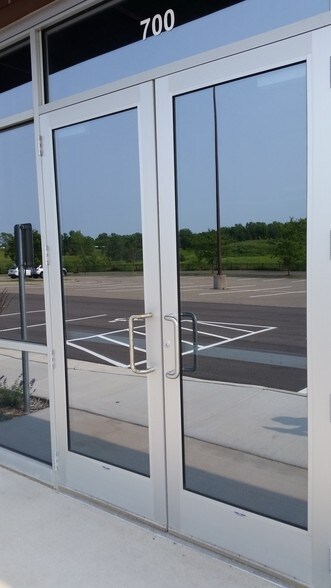 More Photos Of 7400 33rd St N, Oakdale Freestanding For Lease