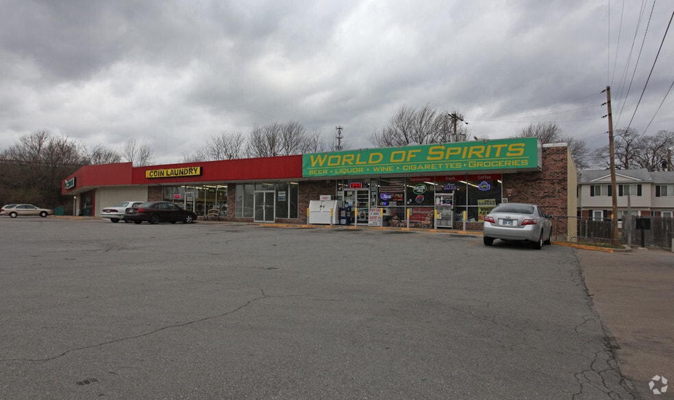Primary Photo Of 1724-1804 NE Parvin Rd, Kansas City General Retail For Lease