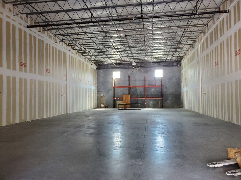 More Photos Of 1700 35th St, Orlando Warehouse For Lease