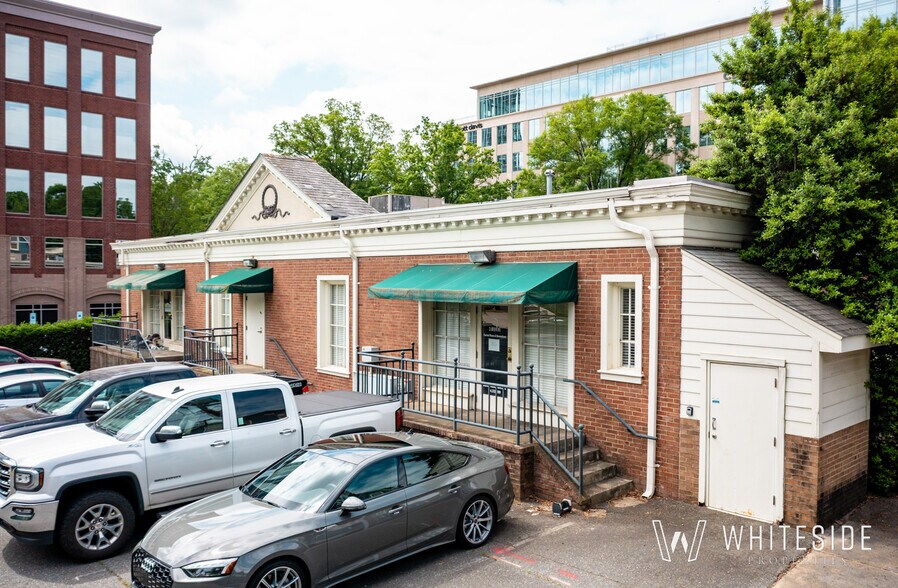 More Photos Of 501 E Morehead St, Charlotte Office For Sale