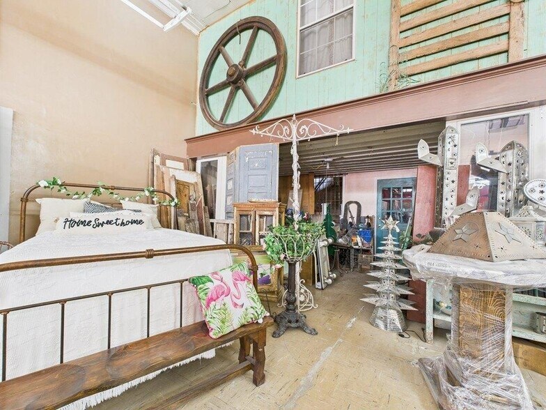 More Photos Of 236 S Oak St, Pecos Storefront For Sale