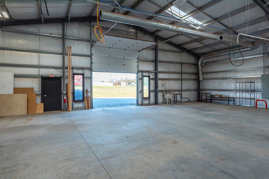 More Photos Of 25 Reeds Way, Flat Rock Warehouse For Lease