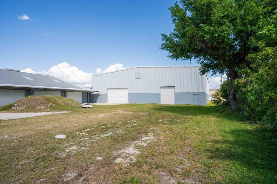 More Photos Of 12925 N 49th St, Clearwater Warehouse For Lease