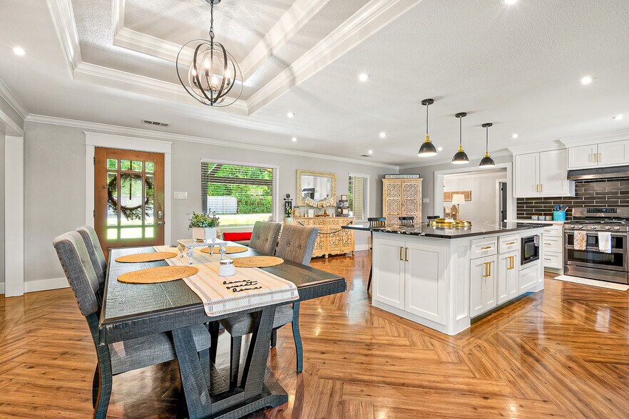 More Photos Of 5110 Treaschwig Rd, Spring Specialty For Sale