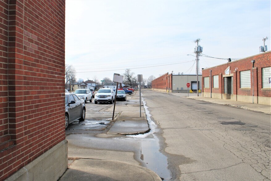 More Photos Of 1111 Seymour St, Muncie Light Manufacturing For Lease