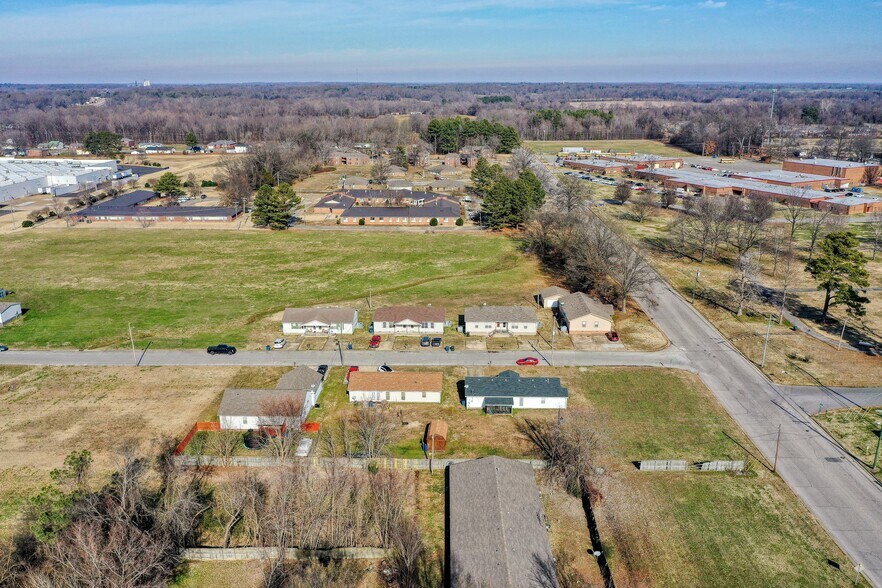 More Photos Of 2401 Viking Dr, Humboldt Apartments For Sale