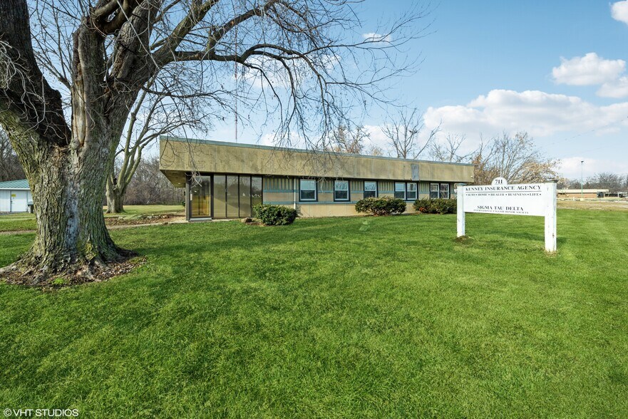 Primary Photo Of 711 N 1st St, Dekalb Office For Lease
