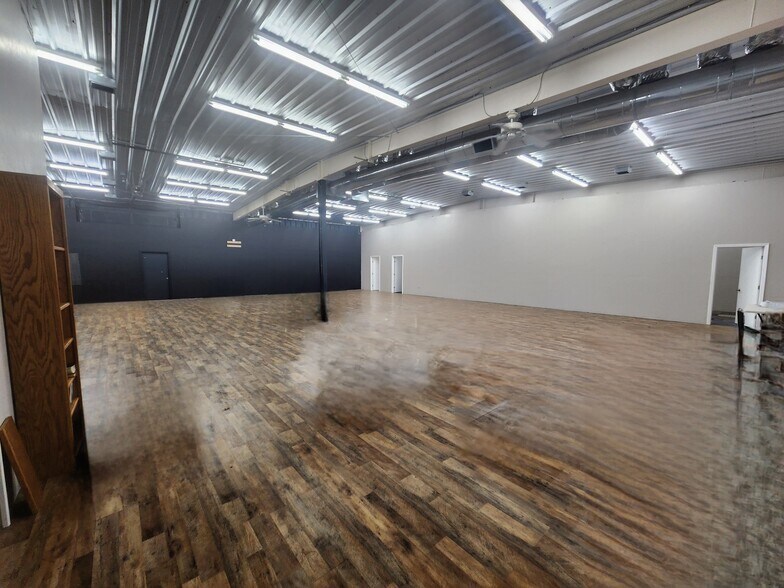 More Photos Of 44 NE 51st St, Oklahoma City Light Distribution For Lease