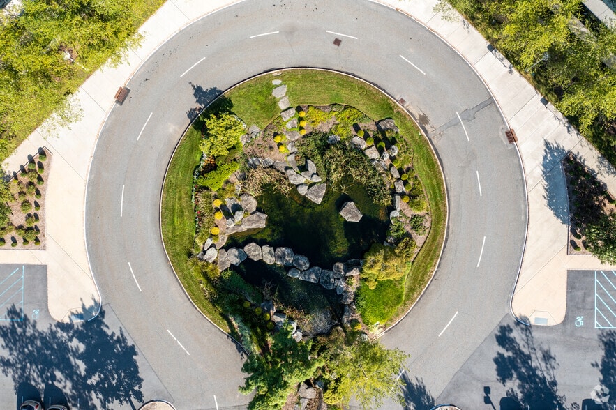 More Photos Of 500 Summit Lake Dr, Valhalla Office For Lease