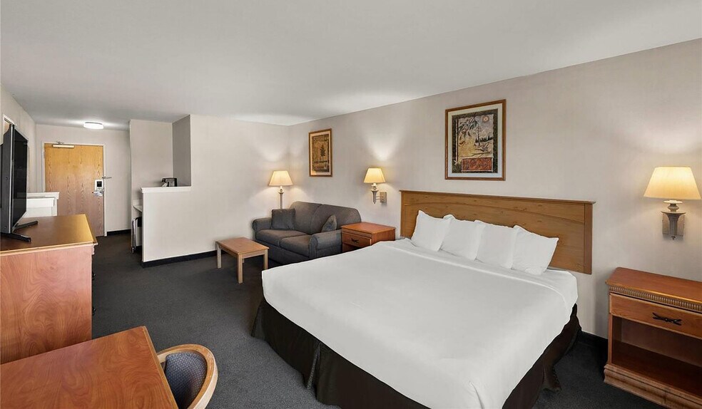 More Photos Of 1738 Comfort Dr, Tomahawk Hotel For Sale