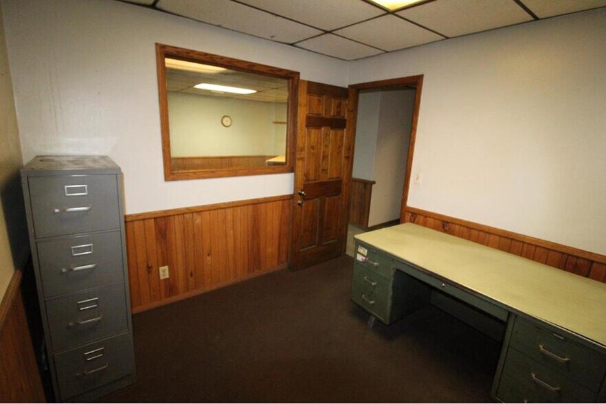 More Photos Of 80 Oliver St, Wisconsin Rapids Manufacturing For Sale