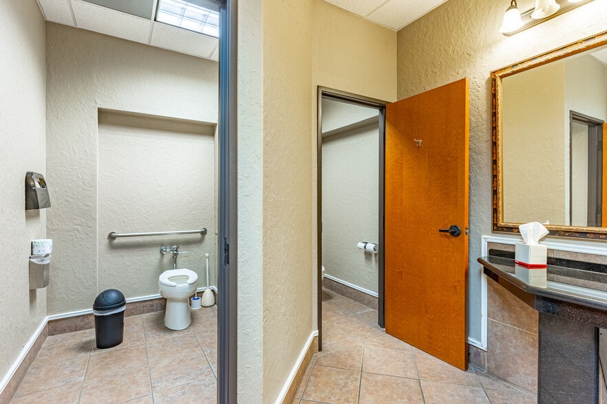 More Photos Of 205 E US Hwy 80, Forney Office Residential For Lease