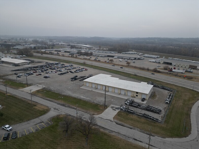 Primary Photo Of 3550 Fairbanks Ave, Kansas City Service For Lease