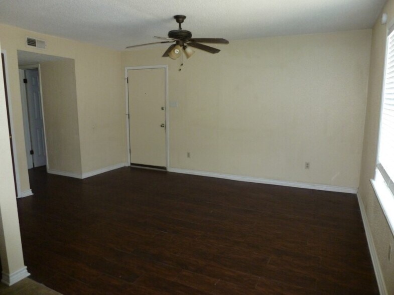 More Photos Of 803-805 Oran Cir, Bryan Apartments For Sale