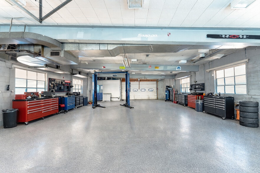 More Photos Of 157 Washington Ave, North Haven Auto Repair For Sale