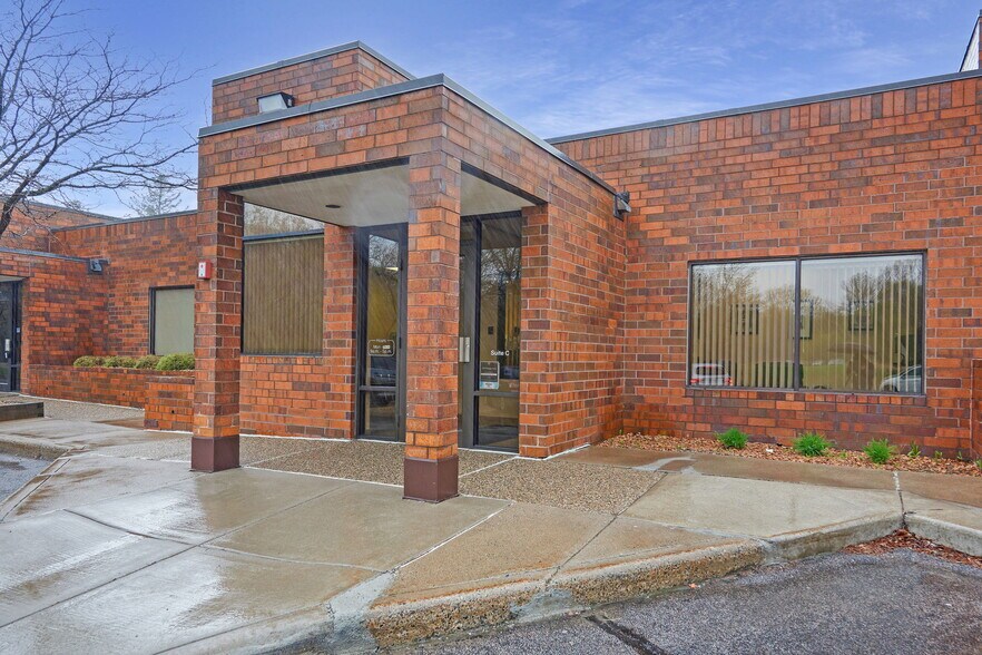 More Photos Of 1560 Beam Ave, Maplewood Medical For Sale