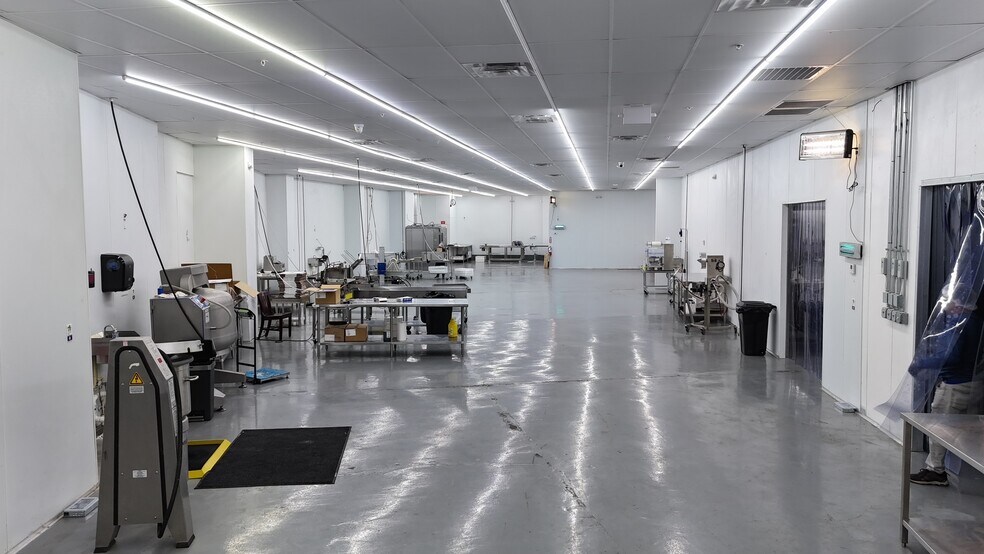 More Photos Of 6701 Tres Lagunas Dr, Houston Light Manufacturing For Sale