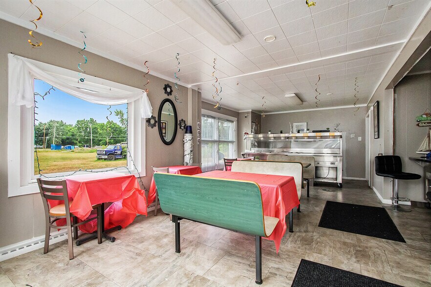 More Photos Of 952 Pipestone St, Benton Harbor General Retail For Sale