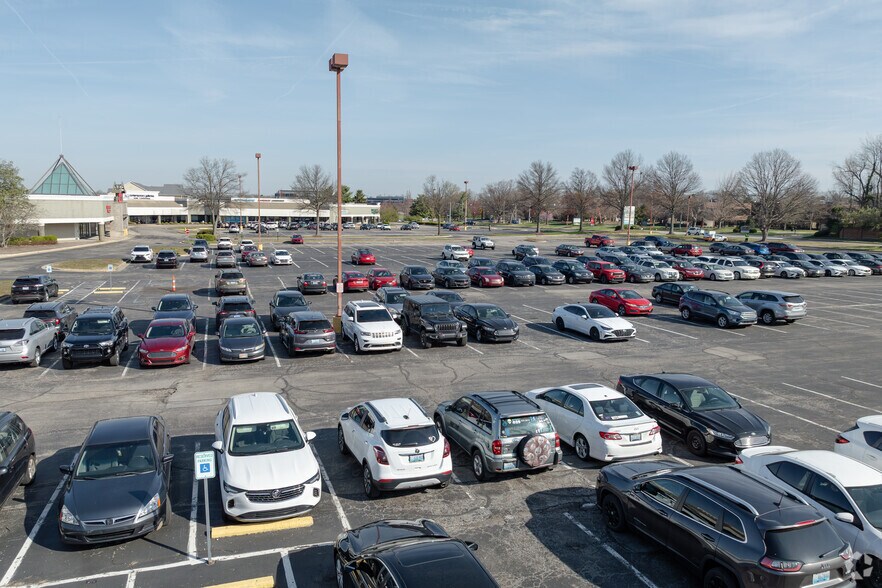 More Photos Of 150-300 N Hurstbourne Pky, Louisville General Retail For Sale