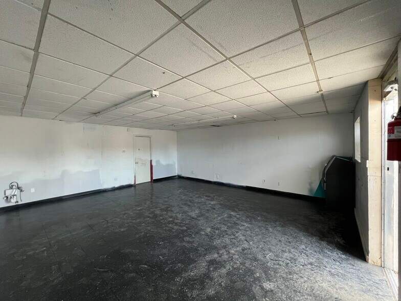 More Photos Of 430 N General McMullen Dr, San Antonio Auto Repair For Sale