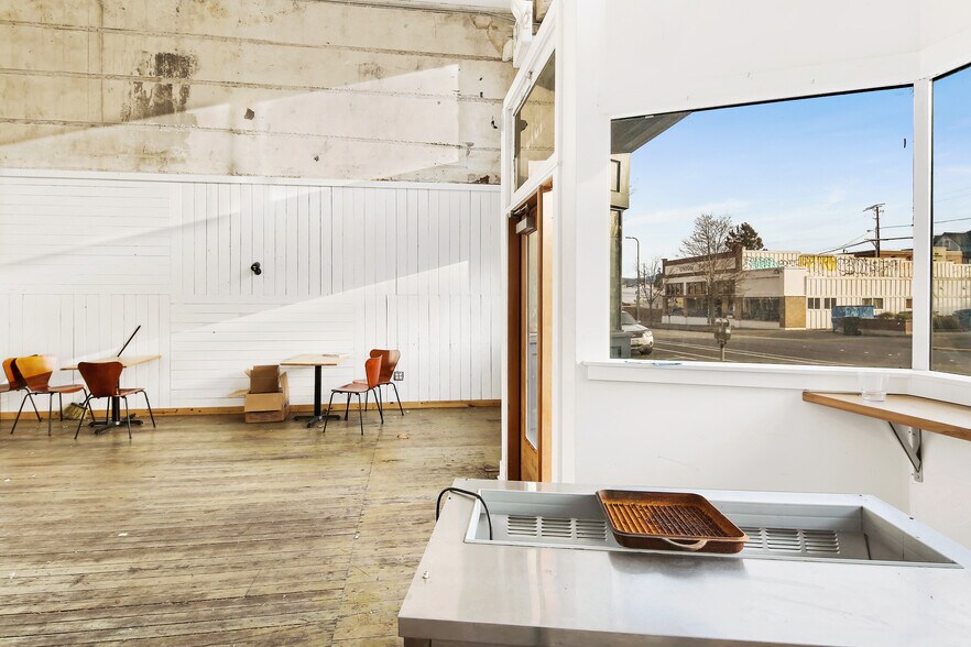 More Photos Of 1313 N State St, Bellingham Restaurant For Lease