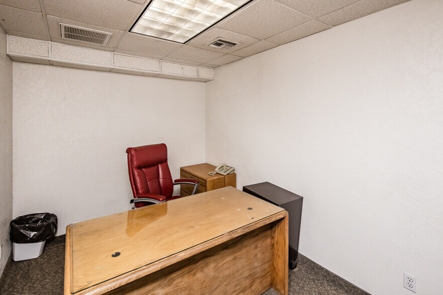 More Photos Of 951 Lake Havasu Ave N, Lake Havasu City Showroom For Lease