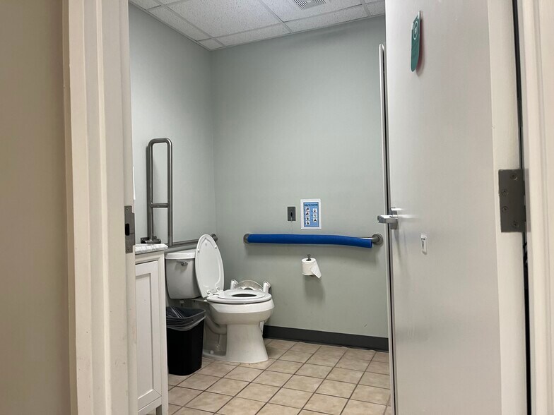 More Photos Of 100 Corporate Dr, Trumbull Office For Lease