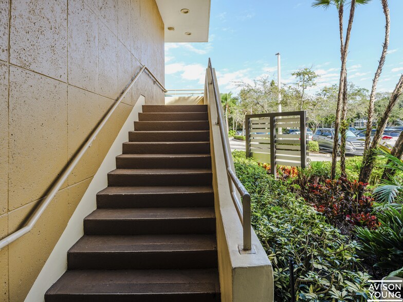 More Photos Of 1625 N Commerce Pky, Weston Medical For Lease