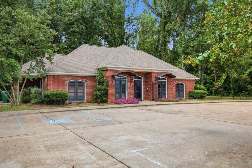 More Photos Of 200 Forest View Dr, Raymond Office For Lease