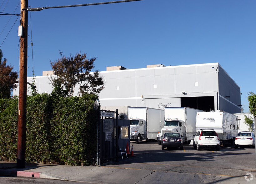 More Photos Of 13951 Saticoy St, Panorama City Movie Radio TVStudio For Lease