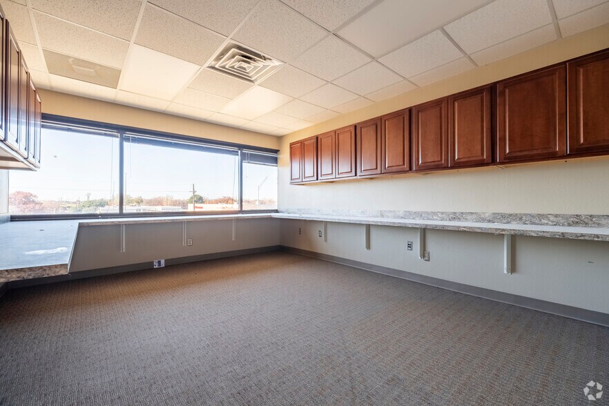 More Photos Of 2424 50th St, Lubbock Medical For Sale