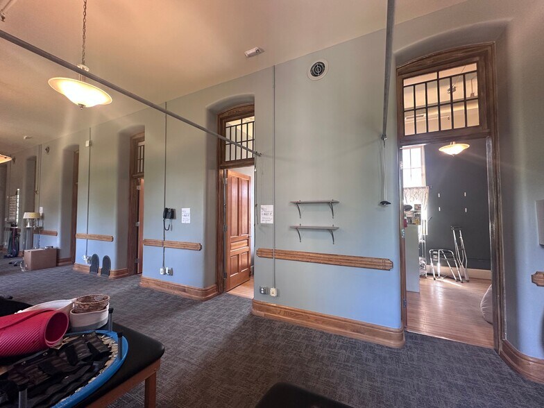 More Photos Of 830 Cottageview Dr, Traverse City Loft Creative Space For Sale