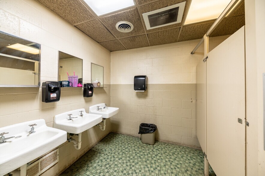 More Photos Of 714 Braddock View Dr, Mount Braddock Warehouse For Sale