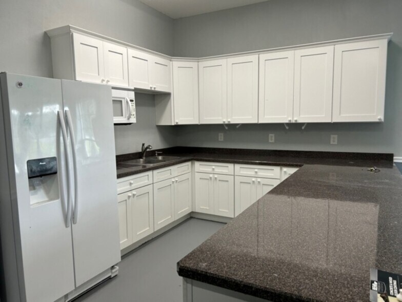 More Photos Of 370 SE Craig Ave, Lake City Office For Sale