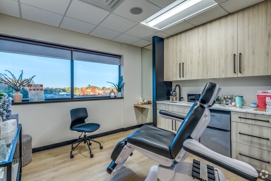 More Photos Of 14525 Hwy 7, Minnetonka Medical For Lease