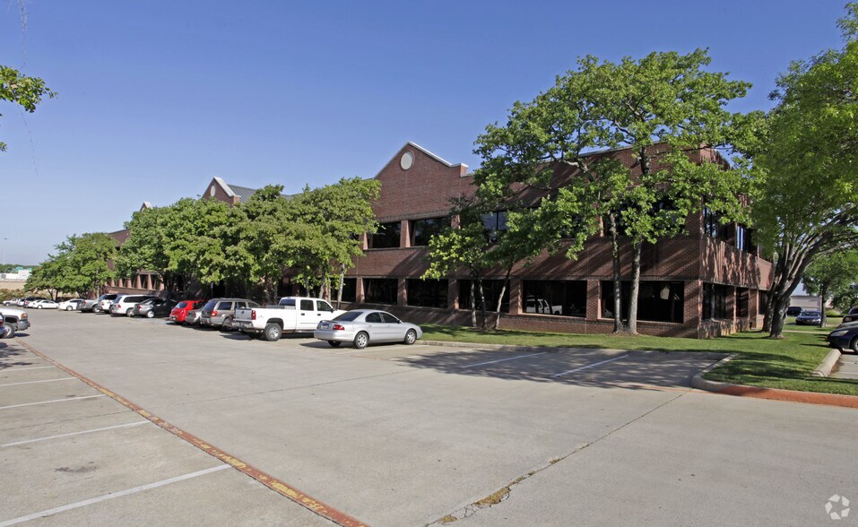 More Photos Of 5840 W Interstate 20, Arlington Office For Lease