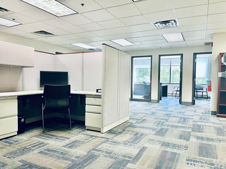 More Photos Of 619 Enterprise Dr, Oak Brook Medical For Lease