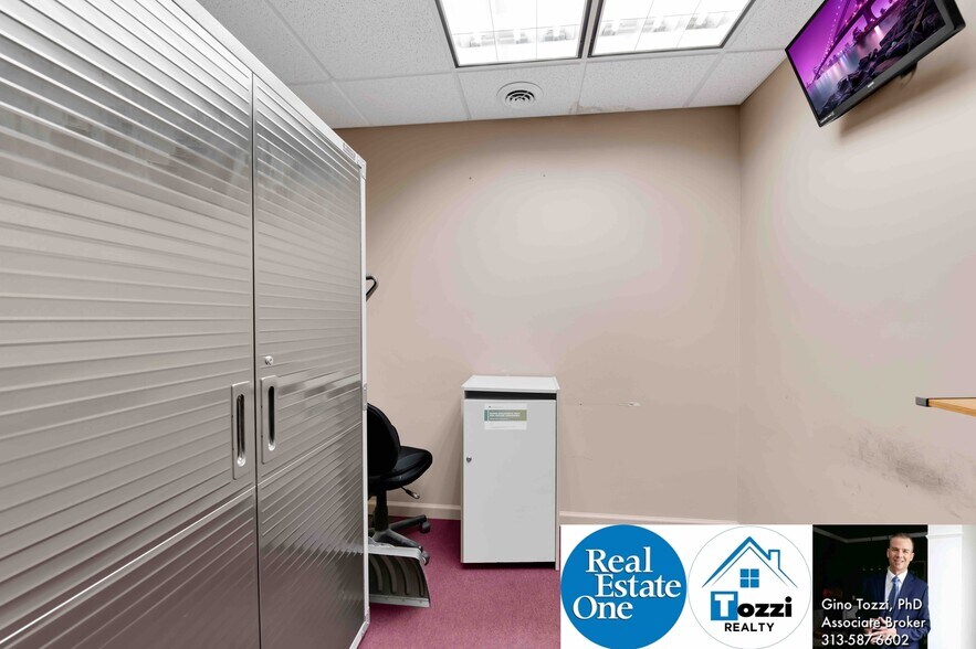 More Photos Of 27253 Van Dyke Ave, Warren Medical For Lease