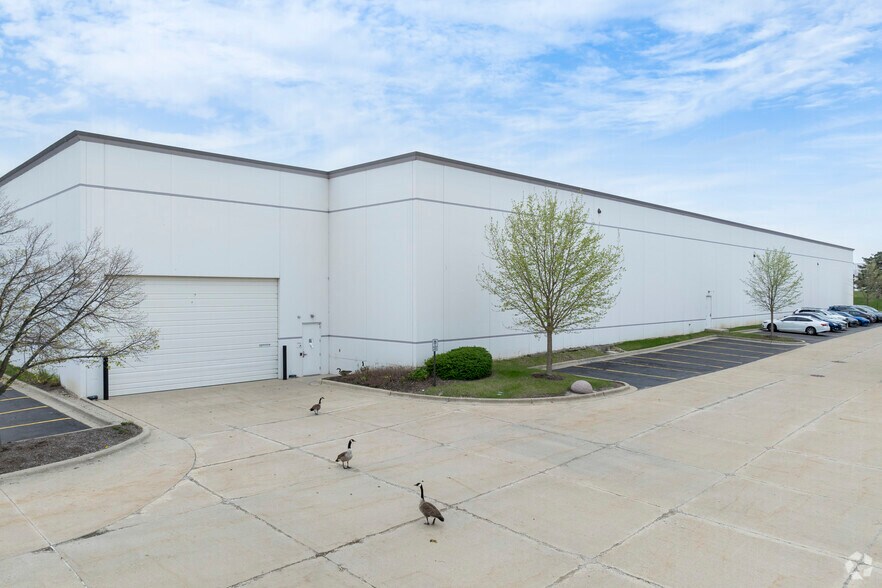 More Photos Of 1011 Woodlands Pky, Vernon Hills Warehouse For Sale
