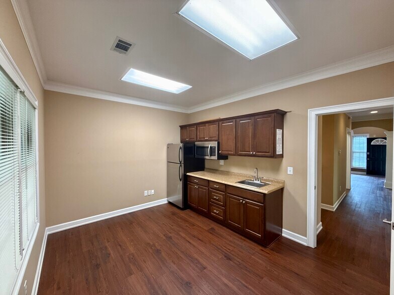 More Photos Of 500 Sun Valley Dr, Roswell Office For Sale