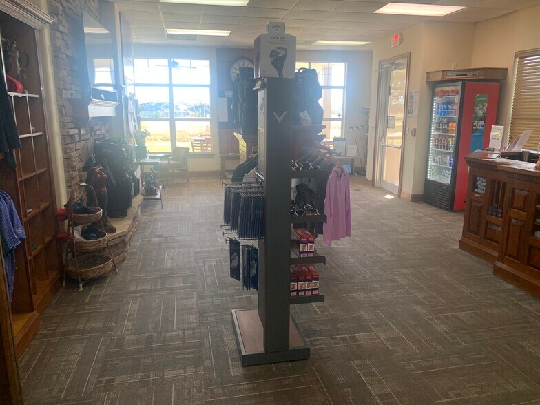 More Photos Of 4100 Carter Creek Dr, Avon Park Sports And Entertainment For Sale